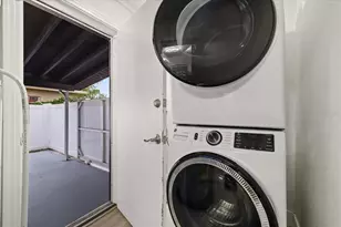 9410 N Valle Dr, Tampa, FL 33612 - Photo 51