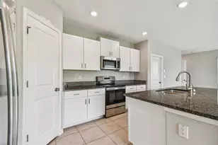31288 Barrel Wave Way, Wesley Chapel, FL 33545 - Photo 11