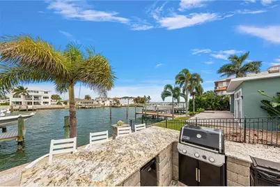 430 Palm Island SE, Clearwater Beach, FL 33767 - Photo 5