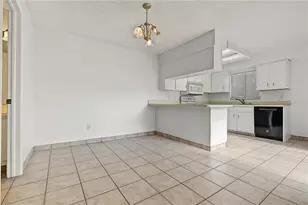 8119 Oak Trace Way, Tampa, FL 33634 - Photo 7
