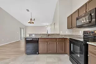 6550 Bayston Hill Pl, Zephyrhills, FL 33541 - Photo 11