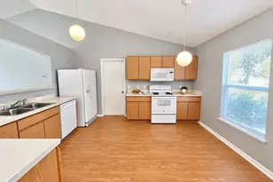 6077 Roble Ave, Spring Hill, FL 34608 - Photo 3