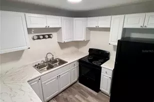 2318 4th St S, Saint Petersburg, FL 33705 - Photo 3