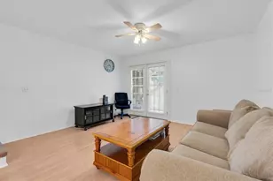 11341 Stratton Park Dr, Temple Terrace, FL 33617 - Photo 7