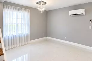 5124 Springwood Dr, Tampa, FL 33624 - Photo 5