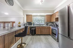 6811 Mitchell Cir, Tampa, FL 33634 - Photo 9