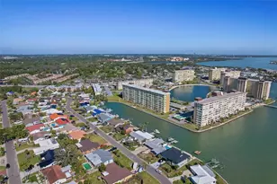 4550 Cove Cir, Saint Petersburg, FL 33708 - Photo 33