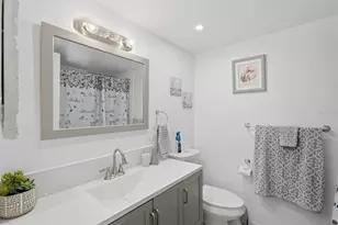 4550 Cove Cir, Saint Petersburg, FL 33708 - Photo 17
