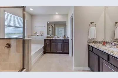 4407 Hidden Farm Drive, Plant City, FL 33565 - Photo 9