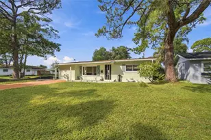 9010 1st St N, Saint Petersburg, FL 33702 - Photo 5