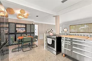 9010 1st St N, Saint Petersburg, FL 33702 - Photo 15
