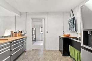 9010 1st St N, Saint Petersburg, FL 33702 - Photo 17