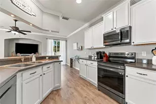 2333 Tanbark Ridge Pl, Plant City, FL 33563 - Photo 13