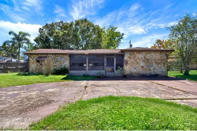 1426 62nd Avenue N, Saint Petersburg, FL 33702 - Photo 1