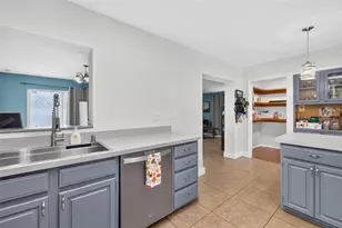8428 Iris Ave, Seminole, FL 33777 - Photo 9