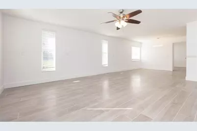 3943 Arkansas Avenue NE, Saint Petersburg, FL 33703 - Photo 5