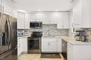 2712 Bentley Dr, Palm Harbor, FL 34684 - Photo 11