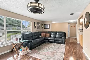 915 Lynnlea Ln, Tarpon Springs, FL 34689 - Photo 25