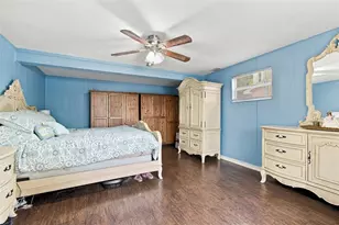 915 Lynnlea Ln, Tarpon Springs, FL 34689 - Photo 17
