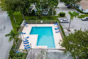 16110 Rambling Vine Dr W, Tampa, FL 33624 - Photo 5