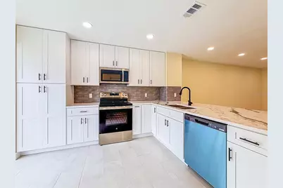 16110 Rambling Vine Dr W, Tampa, FL 33624 - Photo 17