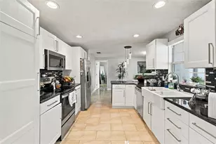 1325 Oakcrest Dr, Brandon, FL 33510 - Photo 15