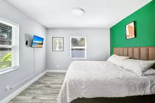 5005 E 110th Ave, Tampa, FL 33617 - Photo 13