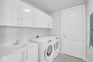 301 1st St S, Saint Petersburg, FL 33701 - Photo 39