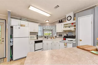 38012 Lawanda Loop, Zephyrhills, FL 33542 - Photo 21