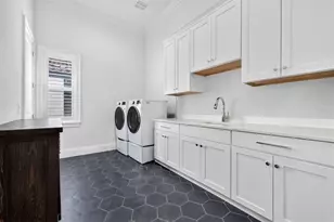 1341 Monterey Blvd NE, Saint Petersburg, FL 33704 - Photo 15