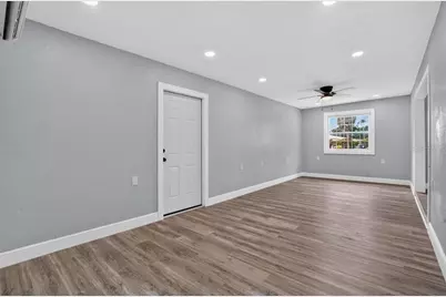 6790 Date Palm Avenue S, Saint Petersburg, FL 33707 - Photo 13