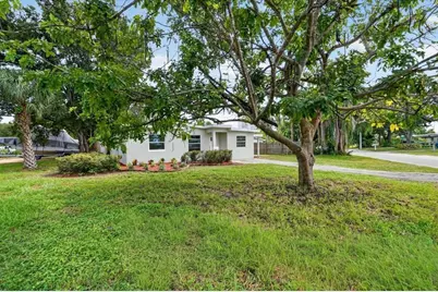 6790 Date Palm Avenue S, Saint Petersburg, FL 33707 - Photo 3