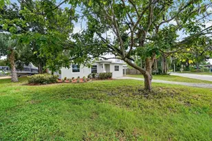 6790 Date Palm Ave S, Saint Petersburg, FL 33707 - Photo 3