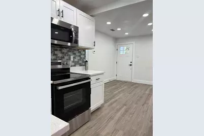 122 E 130th Avenue, Tampa, FL 33612 - Photo 11