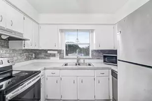7210 N Manhattan Ave, Tampa, FL 33614 - Photo 5