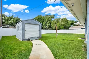 1000 59th Ave S, Saint Petersburg, FL 33705 - Photo 11