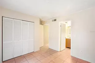 7100 Waterside Dr, Tampa, FL 33617 - Photo 13