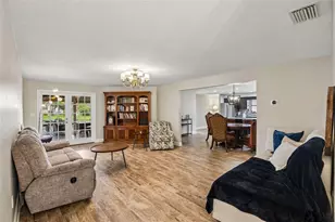 1175 San Carlos Ave NE, Saint Petersburg, FL 33702 - Photo 3