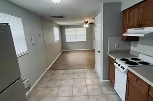 5450 Lisa Cir, Zephyrhills, FL 33542 - Photo 9