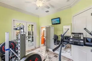911 Jungle Ave N, Saint Petersburg, FL 33710 - Photo 9