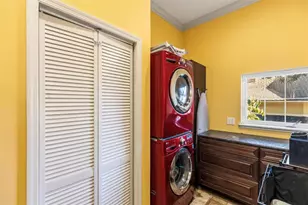 911 Jungle Ave N, Saint Petersburg, FL 33710 - Photo 37