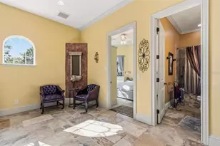911 Jungle Ave N, Saint Petersburg, FL 33710 - Photo 21