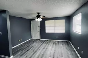 5452 Lisa Cir, Zephyrhills, FL 33542 - Photo 17