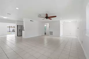 5285 40th St S, Saint Petersburg, FL 33711 - Photo 7