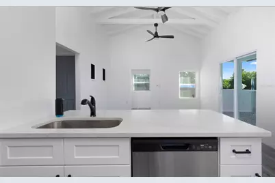 2230 E Harbor Drive S, Saint Petersburg, FL 33705 - Photo 11