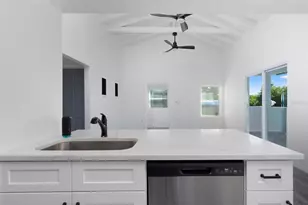 2230 East Harbor Dr S, Saint Petersburg, FL 33705 - Photo 11