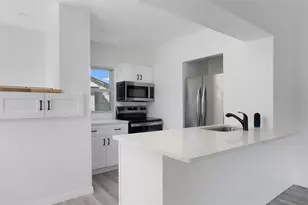 2230 East Harbor Dr S, Saint Petersburg, FL 33705 - Photo 7