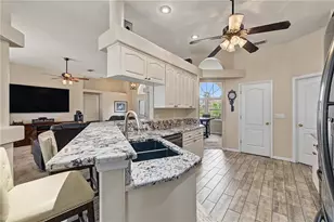24415 Rolling View Ct, Lutz, FL 33559 - Photo 7