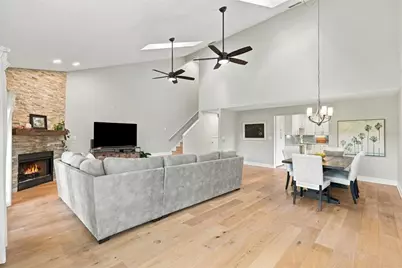 629 Segovia Court NE #405, Saint Petersburg, FL 33703 - Photo 17