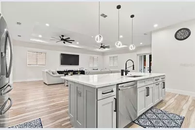 13204 Lake Magdalene Boulevard, Tampa, FL 33618 - Photo 9